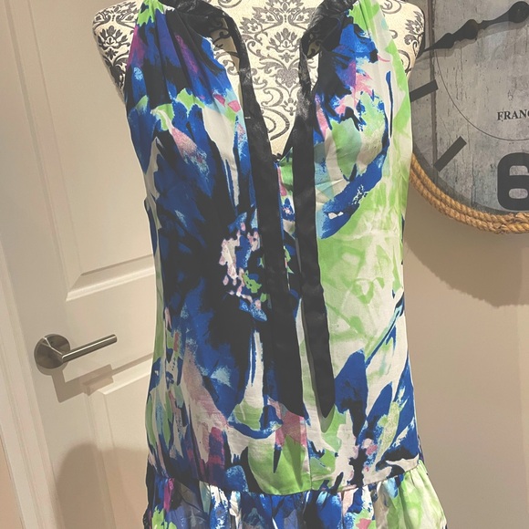 Beautiful halter top with lace trim - Picture 2 of 5